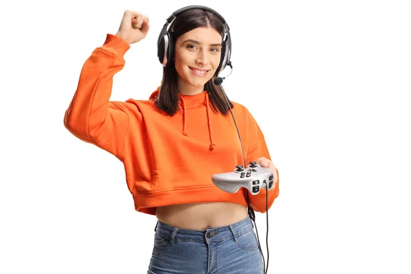 Glückliche Junge Frau Mit Kopfhörer Und Joystick Gestikuliert Mit Hand — Stockfoto