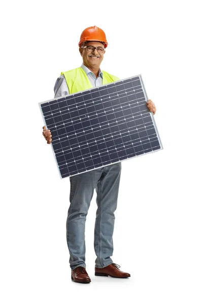 Portret Dojrzałego Inżyniera Trzymającego Panel Słoneczny Białym Tle — Zdjęcie stockowe