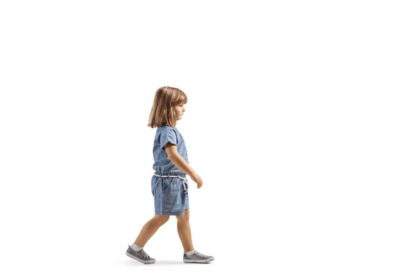 Profilo Figura Intera Una Bambina Che Cammina Isolata Sfondo Bianco — Foto Stock