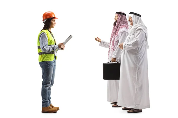 Full Length Profile Shot Arab Men Talking Young Female Engineer — Stock Photo, Image