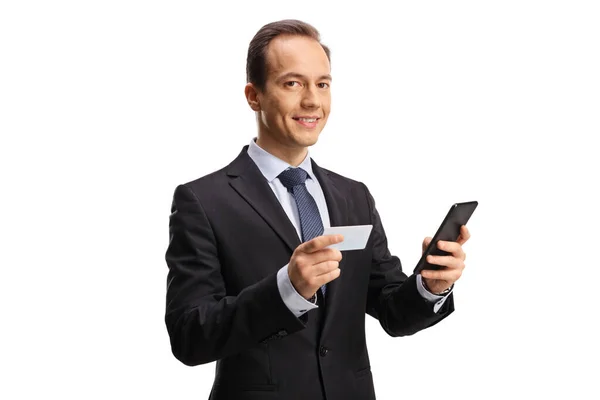 Affärsman Som Använder Kreditkort Och Mobiltelefon Och Tittar Kameran Isolerad — Stockfoto