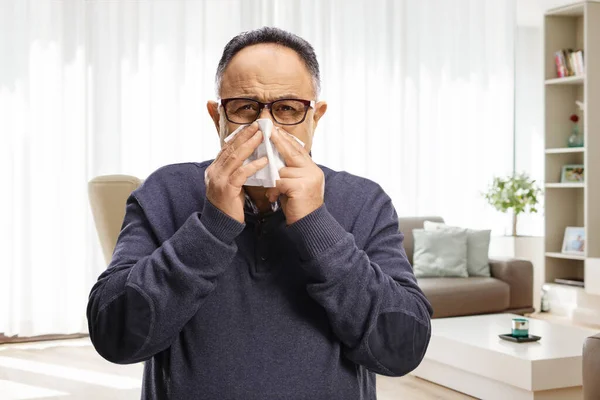 Mature Man Blowing His Nose Paper Tissue Home — Stock Photo, Image