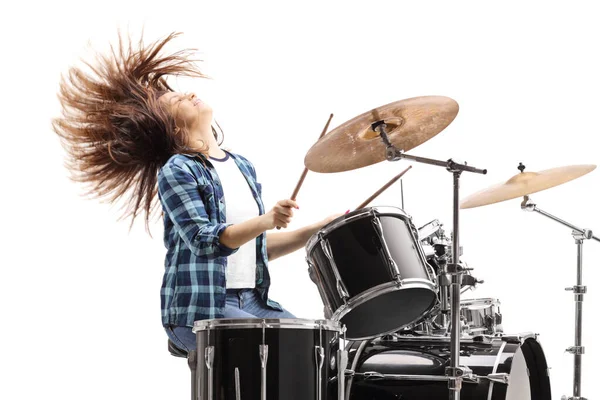 Baterista Feminina Energética Tocando Conjunto Tambores Isolado Fundo Branco — Fotografia de Stock