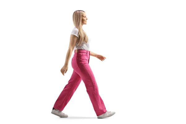 Full Längd Profil Skott Ung Kvinna Rosa Jeans Promenader Isolerad — Stockfoto