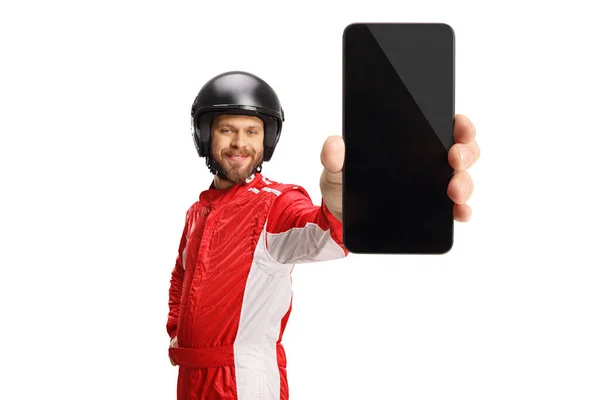 Racer Segurando Smartphone Frente Câmera Isolado Fundo Branco — Fotografia de Stock