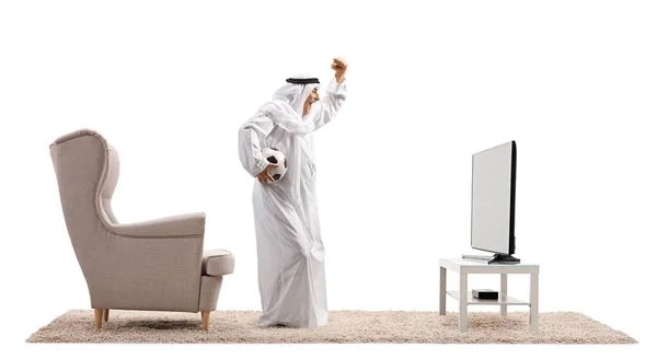 Профільний Знімок Араба Тримає Футбол Вітає Перед Телевізором Ізольовано Білому — стокове фото