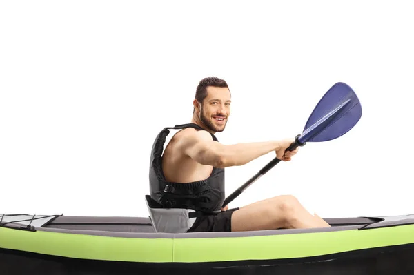 Hombre Remando Kayak Sonriendo Cámara Aislada Sobre Fondo Blanco — Foto de Stock