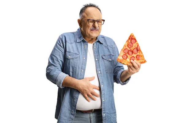 Rijpe Man Met Een Stuk Van Pepperoni Pizza Houdt Zijn — Stockfoto