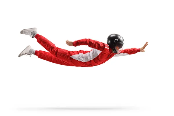 身穿红色套装的赛车手在白色背景下与世隔绝地飞行 — 图库照片