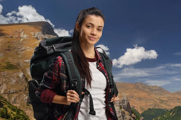 Young Female Hiker Backpack Mountain — Stock Photo, Image