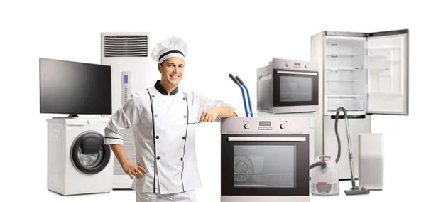 Chef Masculino Sorrindo Posando Com Eletrodomésticos Isolados Fundo Branco — Fotografia de Stock