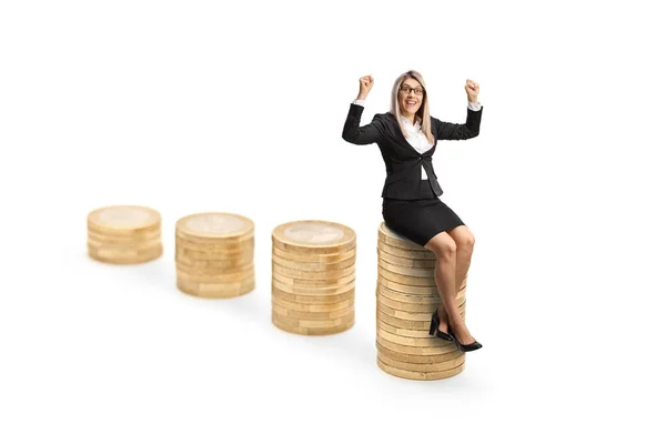 Mujer Profesional Feliz Sentado Montón Monedas Aisladas Sobre Fondo Blanco — Foto de Stock