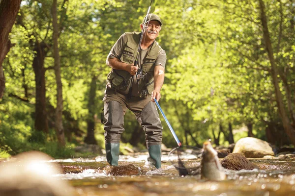 Fisherman Catching Big Carp Fish River Woods — Stok fotoğraf