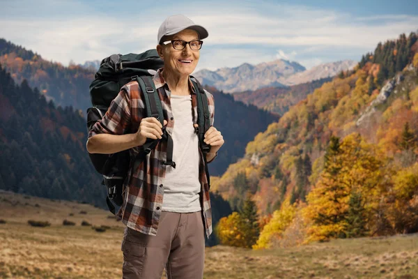 Elderly Male Hiker Backpack Standing Mountain Summer — 图库照片