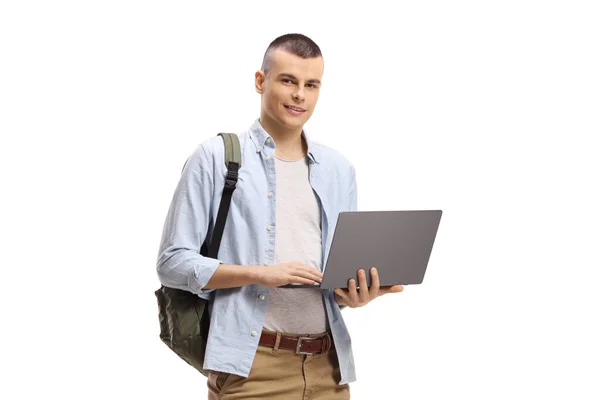 Sorrindo Estudante Sexo Masculino Usando Computador Portátil Isolado Fundo Branco — Fotografia de Stock
