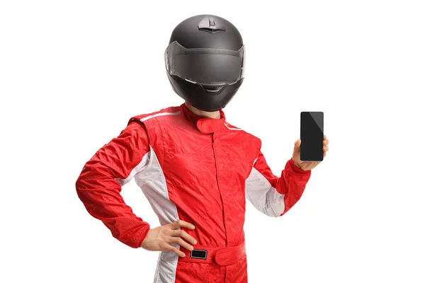 Bil Racer Med Hjälm Som Håller Smartphone Isolerad Vit Bakgrund — Stockfoto