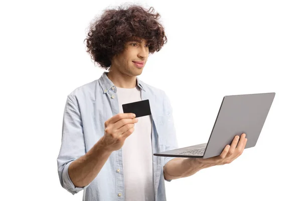 Nenucený Chlap Pomocí Kreditní Karty Notebook Izolované Bílém Pozadí — Stock fotografie