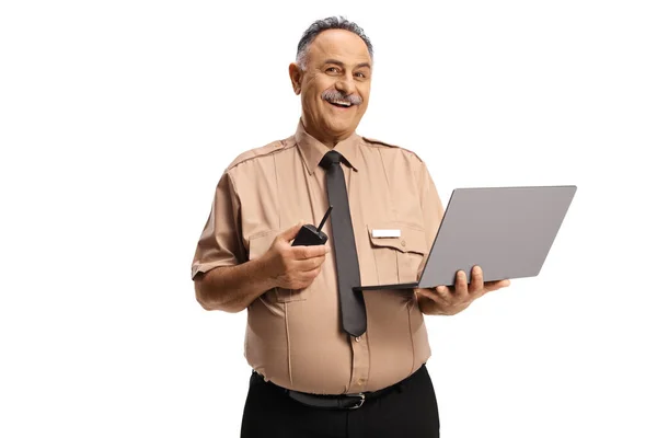 Beveiliging Officier Met Een Laptop Computer Een Walkie Talkie Geïsoleerd — Stockfoto