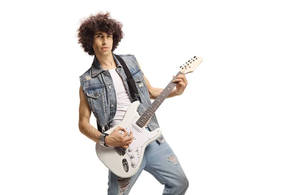 男性ミュージシャンは白い背景に隔離された白いエレキギターを演奏 — ストック写真