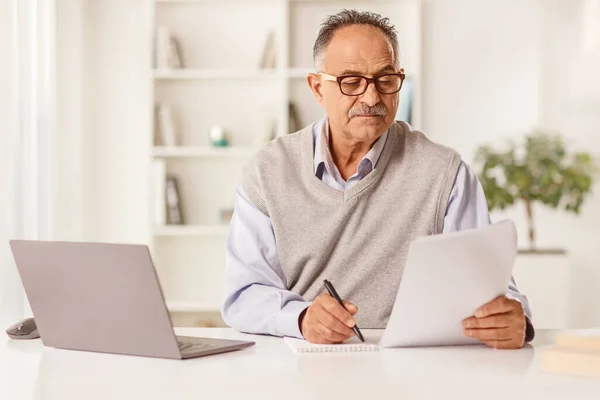 Mature Man Sitting Front Laptop Computer Looking Paper Document Writing — ストック写真