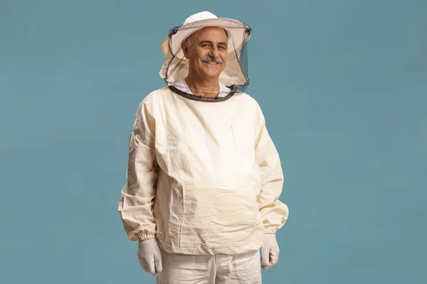 Ώριμος Αρσενικός Μελισσοκόμος Στολή Που Απομονώνεται Μπλε Φόντο — Φωτογραφία Αρχείου