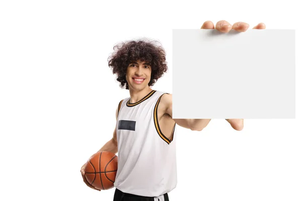 Basketbolcu Elinde Bir Top Tutuyor Beyaz Arkaplanda Izole Edilmiş Boş — Stok fotoğraf