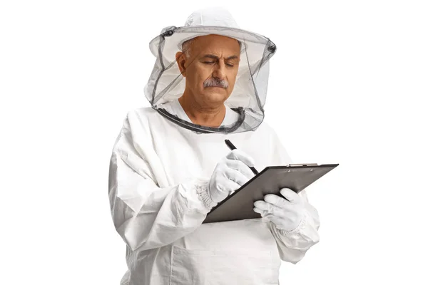 Starší Včelí Samec Uniformě Psaní Schránce Izolované Bílém Pozadí — Stock fotografie