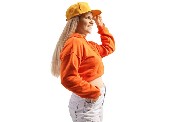 Casual Jong Vrouw Een Sweathsirt Jeans Houden Haar Pet Geïsoleerd — Stockfoto