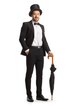 Beyaz arka planda şemsiyeye yaslanmış şapkalı genç bir beyefendinin tam boy portresi.