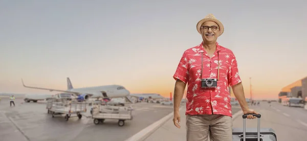 Happy Male Tourist Suitcase Posing Airport Apron — Stock Photo, Image