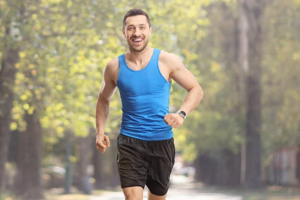 Man Jogging Park Smiling — Fotografia de Stock