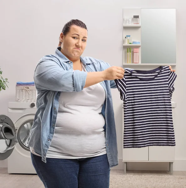 Disappointed Woman Showing Shrunken Shirt Bathroom — Foto de Stock