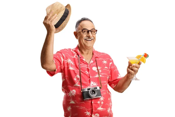 Turista Macho Maduro Sosteniendo Cóctel Saludo Con Sombrero Aislado Sobre — Foto de Stock