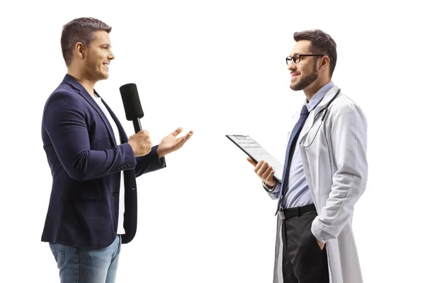 Reporter Maschio Intervistando Medico Isolato Sfondo Bianco — Foto Stock