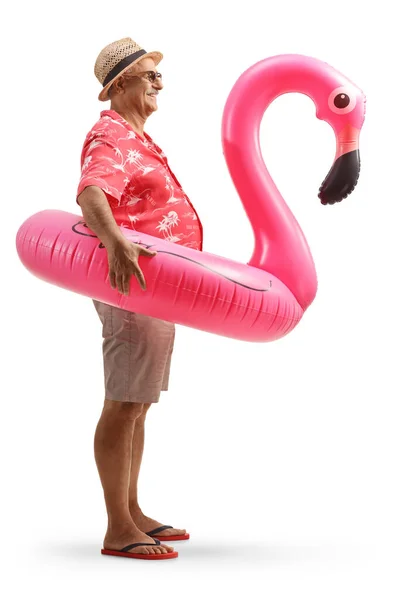 Yetişkin Bir Turistin Beyaz Arka Planda Izole Edilmiş Şişme Flamingo — Stok fotoğraf