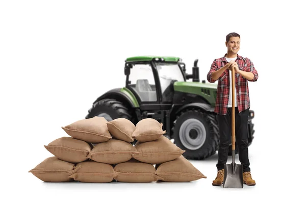 Retrato Completo Granjero Macho Con Una Pala Delante Tractor Aislado —  Fotos de Stock