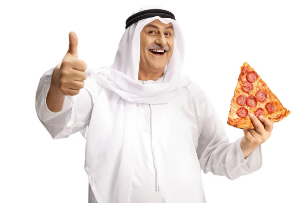 Glad Mogen Arabisk Man Som Håller Skiva Pepperoni Pizza Och — Stockfoto