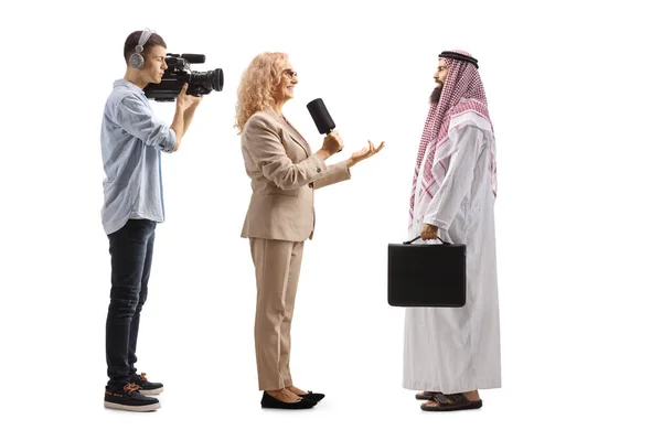 Femme Journaliste Interviewant Homme Aram Saudi Caméra Homme Recoridng Isolé — Photo