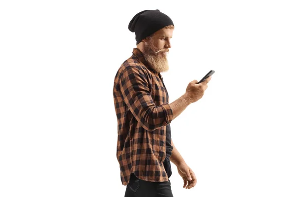 Молодой Человек Клетчатой Рубашке Джинсах Помощью Мобильного Телефона Изолированы Белом — стоковое фото