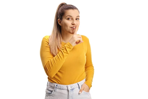 Jovem Mulher Gesticulando Silêncio Com Dedo Sobre Boca Isolado Fundo — Fotografia de Stock