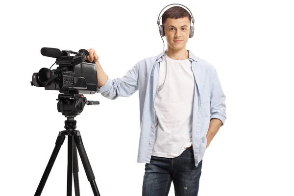 Joven Camarógrafo Posando Con Cámara Sobre Soporte Aislado Sobre Fondo —  Fotos de Stock