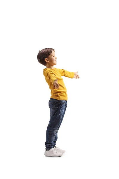 Полнометражный Снимок Счастливого Мальчика Ждущего Обнять Кого Нибудь Белом Фоне — стоковое фото