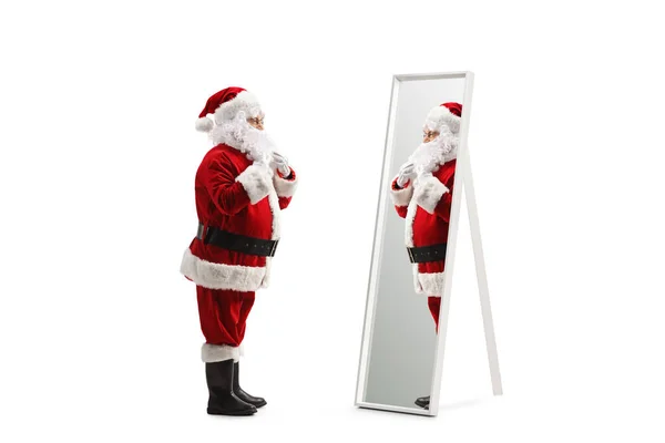 Plan Profil Complet Père Noël Préparant Devant Miroir Isolé Sur — Photo