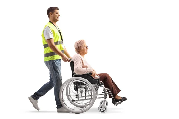 Full Length Profile Shot Community Worker Pushing Elderly Woman Wheelchair — Stock Photo, Image