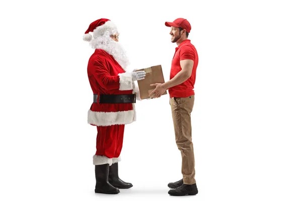 Full Length Profile Shot Santa Claus Δίνοντας Ένα Χάρτινο Κουτί — Φωτογραφία Αρχείου