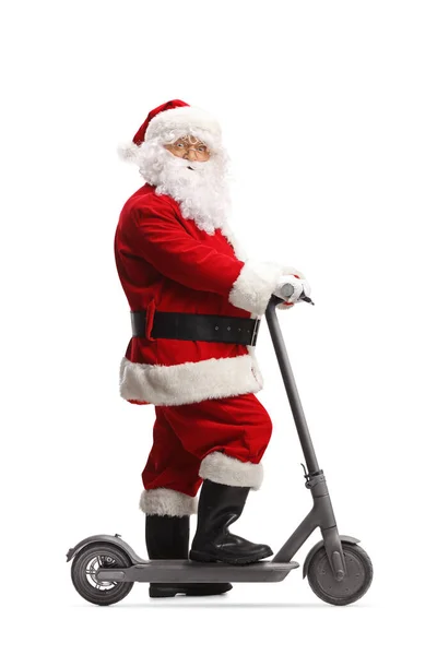 Pełna Długość Zdjęcie Profilu Santa Claus Pozowanie Skuterem Elektrycznym Izolowane — Zdjęcie stockowe