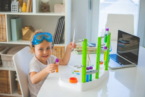 Science Little Cute Girl Sets Experiments Home Colored Liquids Laboratory — Stock Photo, Image