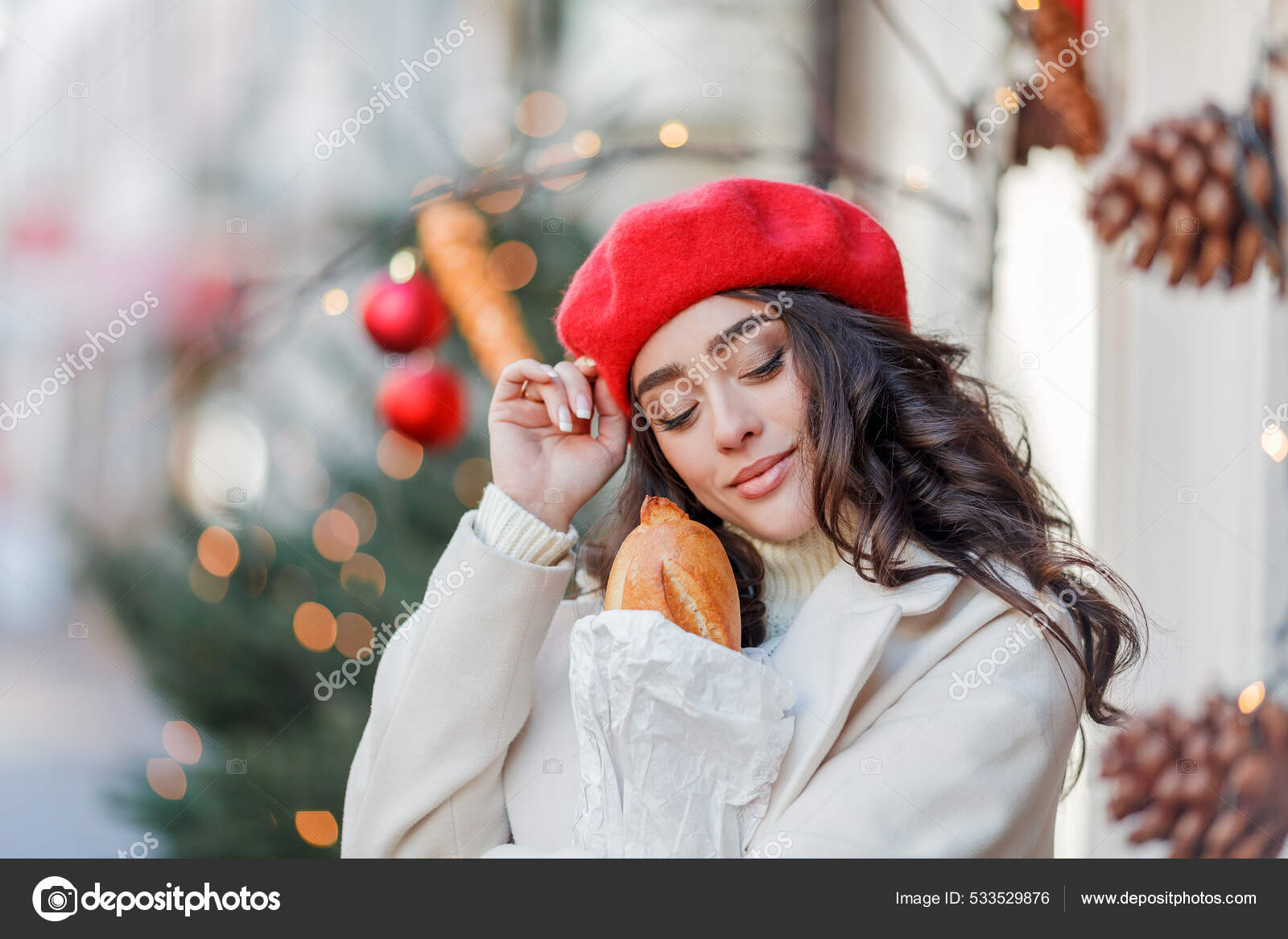 Retrato Estilo Calle Navidad Una Joven Hermosa Mujer Boina Roja: fotografía de stock Karelia89 #533529876 | Depositphotos