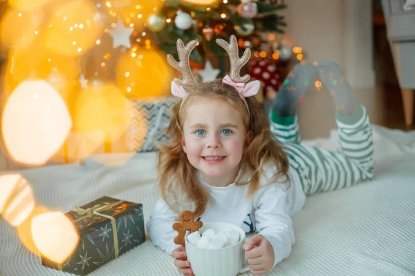 Adorable Year Old Girl Pajamas Drinks Hot Cocoa Marshmallows White — Zdjęcie stockowe