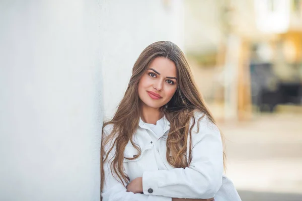 Portrait Young Happy Beautiful Woman Long Hair Light Casual Comfortable — Fotografia de Stock